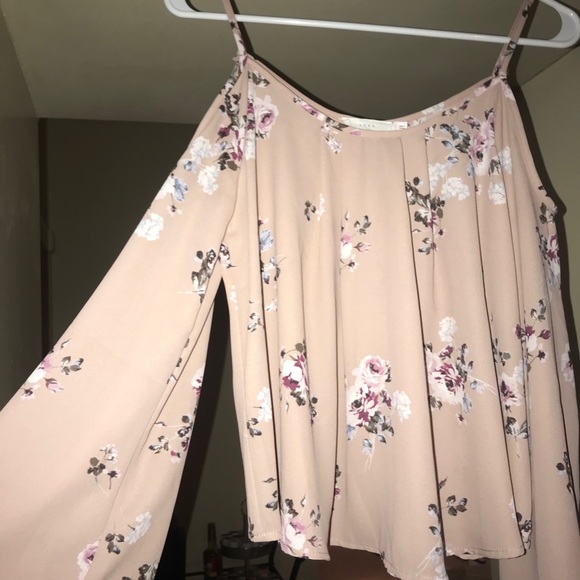 Open Shoulder Floral Blouse - Picture 1 of 4